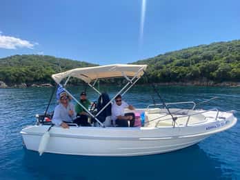 Rent a small boat 30 hp without license!
