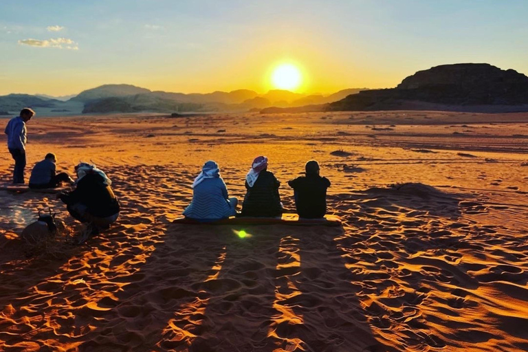 Wadi Rum: Half-day 4x4 Tour with Sandboarding and Canyons