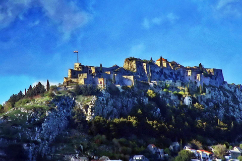 La forteresse de Klis de Game of Thrones + le village ethnique en 8 langues