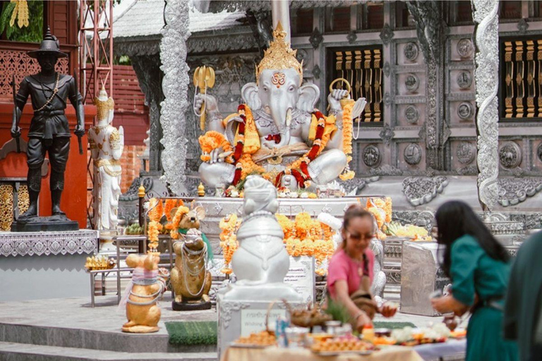 Chiang Mai: Boat Cruise, TukTuk & Songtaew Ride Shared Group