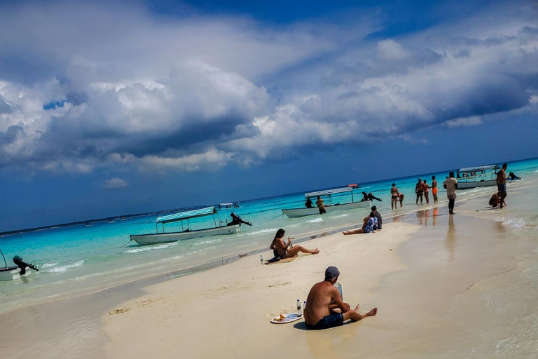 Zanzibar: tour privato dell'isola di MnembaTour privato. Non c'è il servizio di prelievo in hotel e non c'è il pranzo.