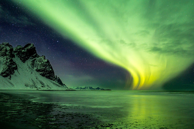 Desde Akureyri: Excursión de Caza de Auroras Boreales con Traslado