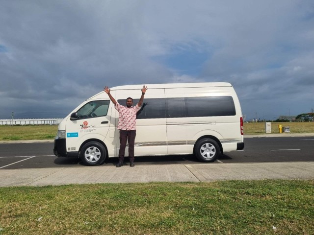 Private Mini Van: Nadi Airport to Denarau/Nadi Hotels