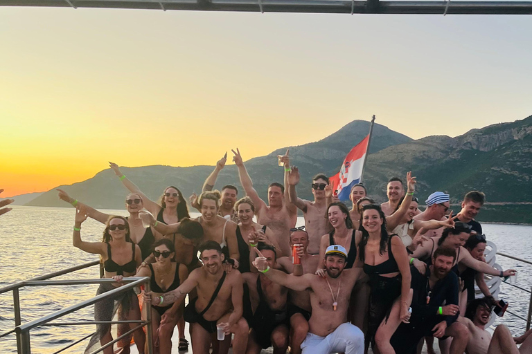 Dubrovnik: Sunset Boat Party with DJ and Welcome Shot