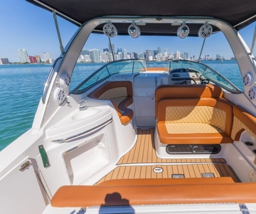 Miami: Private Boat Cruise and Tour with Captain