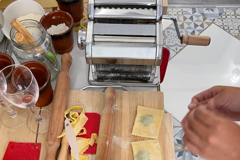 佛罗伦萨：意面制作课程，含晚餐、葡萄酒和... 唱歌！佛罗伦萨：意面制作课程，含晚餐、葡萄酒...还有歌唱！