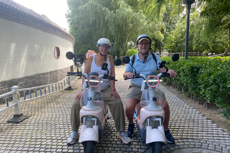 Beijing: Flexible Hutong Tour by E-Scooter or Bicycle Beijing: Flexible Hutong Tour by E-Bike or Bicycle