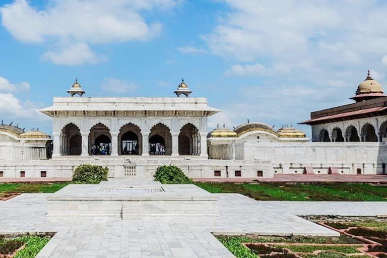 From Delhi: Taj Mahal & Agra Day Trip by Gatimaan Express 2nd Class Train with Car and Guide