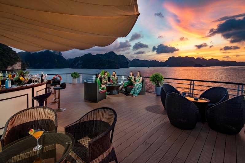 Ha Long: Lan Ha Bay and Viet Hai Village 3-Day 5-Star Cruise