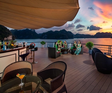 Ha Long: 3-Day Lan Ha Bay & Viet Hai Village 5-Star Cruises