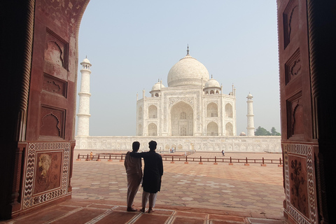 Z Delhi: wycieczka Gatimaan Express tego samego dnia do Taj Mahal AgraWycieczka pociągiem Gatimaan tego samego dnia do Taj Mahal Agra (wszystko wliczone w cenę)