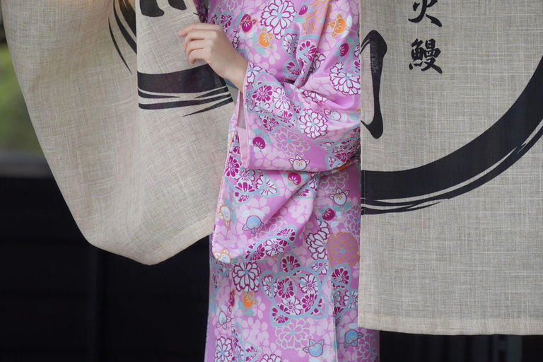 Kyoto: Uthyrning av kimono eller Yukata med påklädningsservice