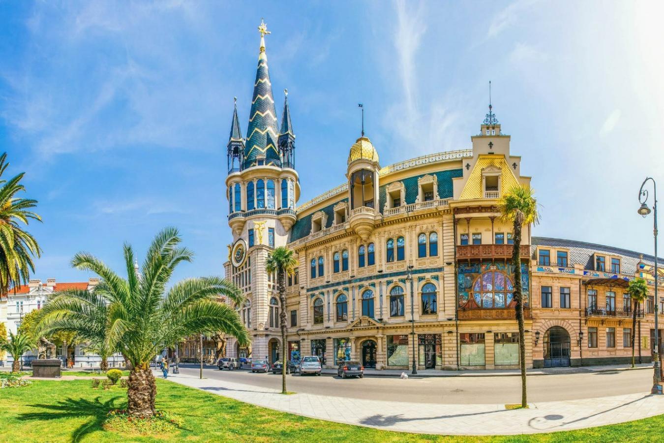 Batumi Stadt - Botanischer Garten - Petra Festung von Kutaisi aus