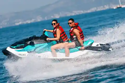 Calanova: Doble Jet Ski utflykt med guide