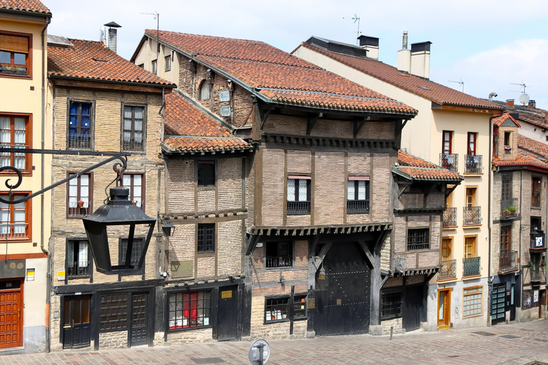 Vitoria-Gasteiz: Guided Walking Tour with Historian