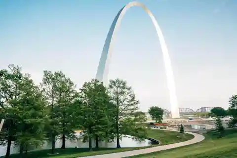 Walking Tour of the Saint Louis Fascinating History