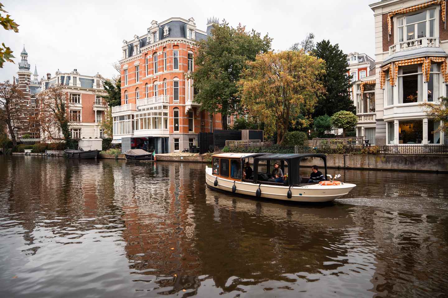 Amsterdam Canal Boat Tour with Live Guide