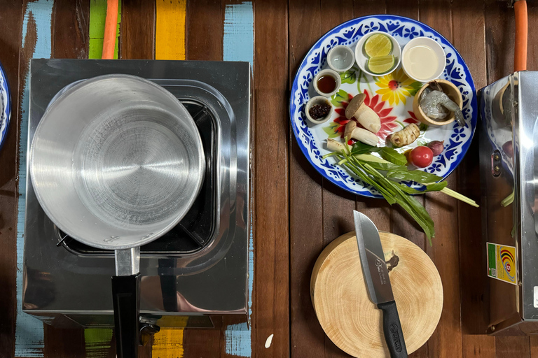 Aula prática de cozinha tailandesa com especiarias