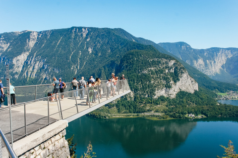 Vienna: escursione di un giorno ad Hallstatt e alle vette alpine con ascensore SkywalkEscursione di un giorno con servizio di prelievo in hotel selezionati