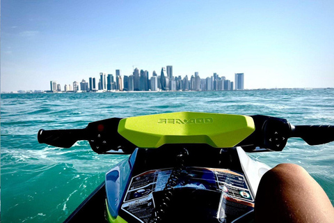 卡塔尔水上摩托艇探险之旅：骑行、探索海岸线卡塔尔 60 分钟喷气滑水冒险之旅（含向导）