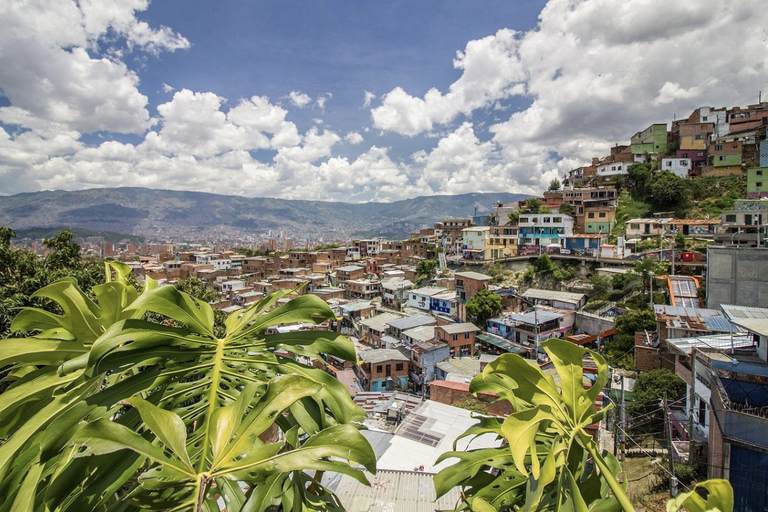 Medellín: City Tour, Botero, Comuna 13 & Metrocable