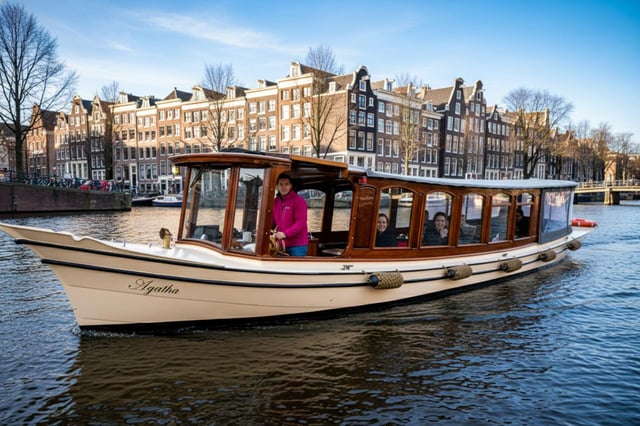 Amsterdam: Canal Cruise with Local Guide and Optional Drinks