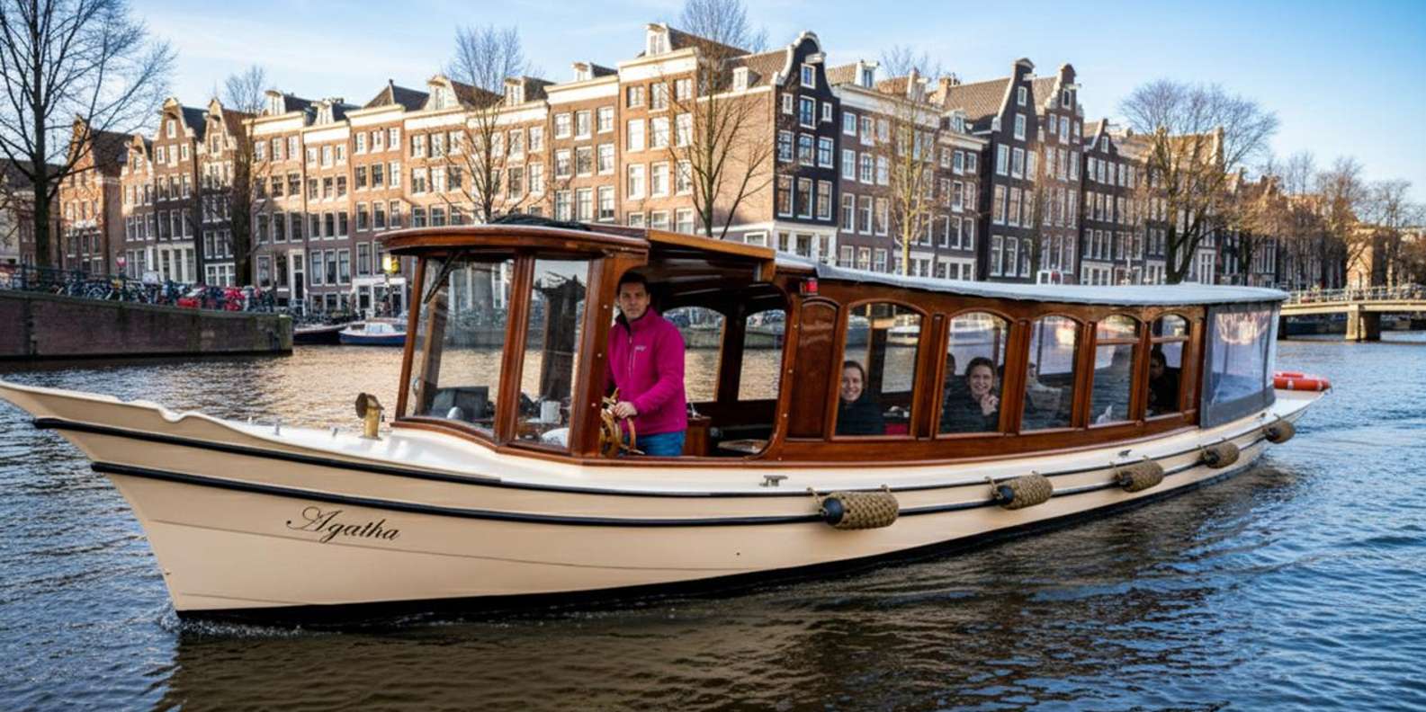 Amsterdam: 90 min Cruise with Local Guide & Unlimited Drinks