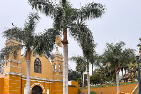 Lima: Private Tour of Barranco, La Herradura, and the Pachacámac Sanctuary