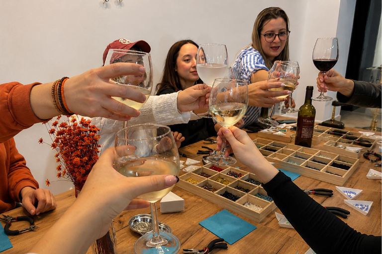 Jewelry workshop with unlimited wine - Alicante