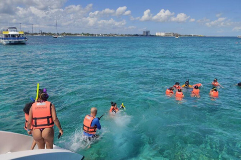 Katamaran Unlimited do Isla Mujeres z Playa del Carmen