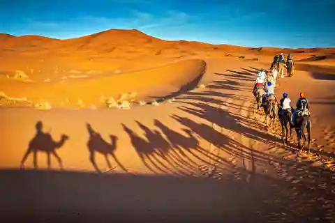 Desde Fez: Excursión de 3 días a Marrakech por el desierto con paseo en camello