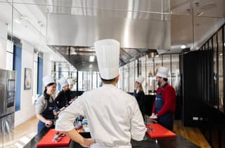 Paris: Macaron, Parfüm, Modenschau & Weinprobe