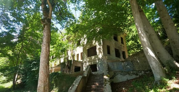 Urbex-Wanderung in Zagreb: Vergessenes Sanatorium & Waldweg