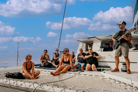 Alicante: Afternoon Cruise with Appetizer and Live Music