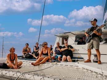 Alicante: Afternoon Cruise with Appetizer and Live Music