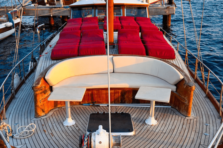 Bodrum: Private Boat Tour with Lunch and Drinks Sunset Tour With Luxury Gulet in Bodrum