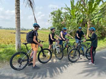 Ubud: tour in bici in discesa con risaie, vulcano e pasto