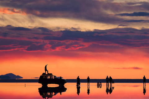 Från Uyuni: Stjärnljus soluppgång spegeleffekt