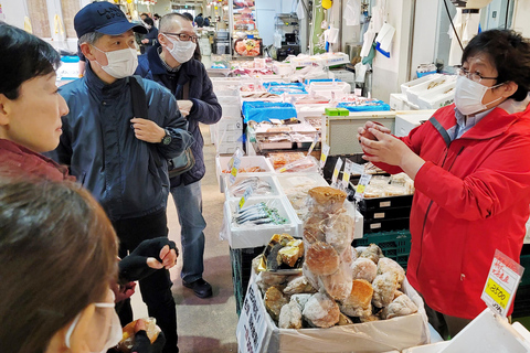 Tokio: piesza wycieczka z przewodnikiem po targu Tsukiji ze śniadaniem