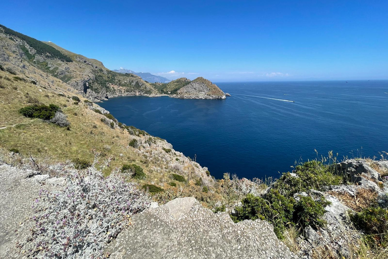 SORRENTO AMALFI COAST: TREKKING AND OVERNIGHT IN NERANO BAY BAY OF NERANO: hiking guide trekking and overnight in Nerano