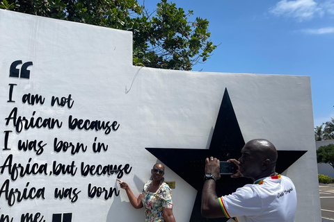 Accra: Tour privado de la ciudad con guía femenina