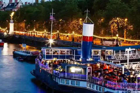 London: Fredag på Boat Show Comedy Club og Nigthclub