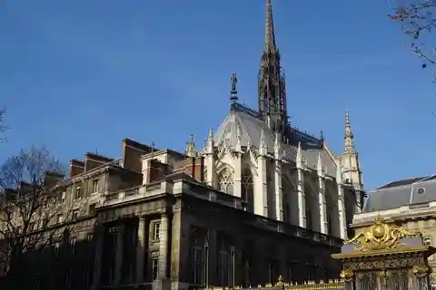 Paris: Ste Chapelle, Conciergerie Private Guided Tour +Entry