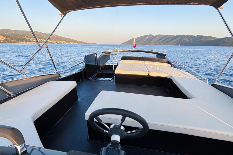 Bodrum: Private Yacht Tour with Lunch for 6 Hours Bodrum Private Yacht Sunset Tour With Dinner For 3 Hour