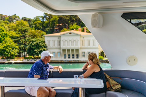 Istanbul: Bosporen Yacht Cruise med stopp på den asiatiska sidanYachtkryssning med stopp på den asiatiska sidan - Mötesplats