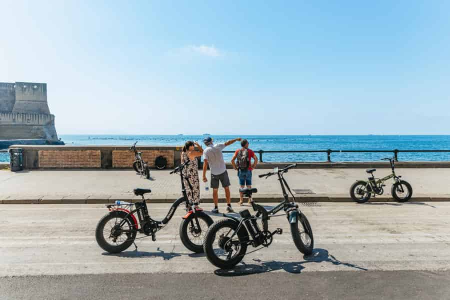 Neapel: Sightseeingtour mit dem E-Bike. Foto: GetYourGuide Neapel: Sightseeingtour mit dem E-Bike. Foto: GetYourGuide