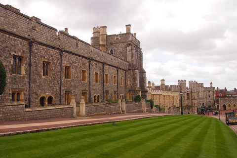 London: Stonehenge and Windsor Castle Private Day Trip