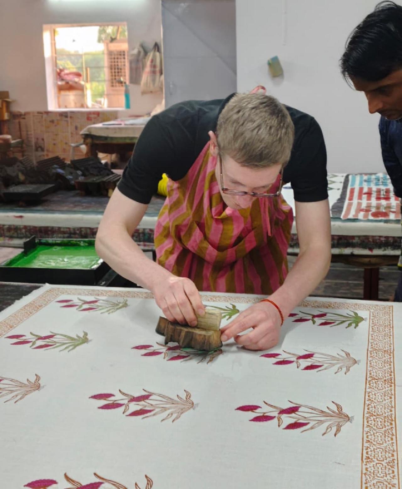 Jaipur: Sightseeingtour mit Blockdruckkurs – Handarbeiten