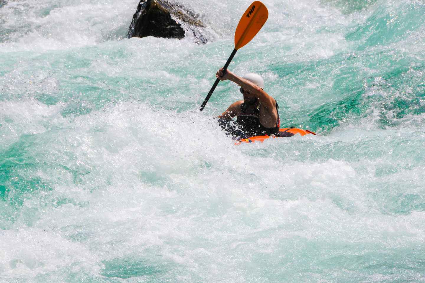 Каякинг по каньону Тара: Однодневное приключение