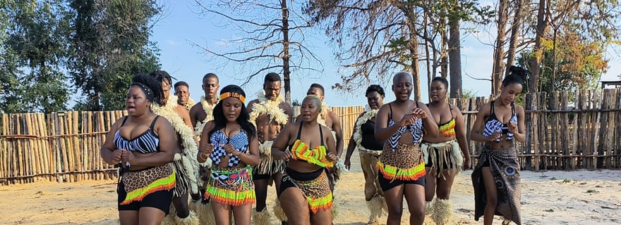 Whiteriver : spectacle nocturne autour d'un feu de camp et dîner boma